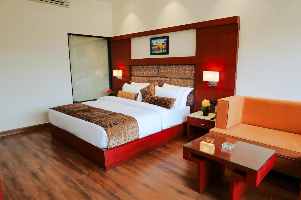Oralia Resort Ashvem Beach ภายนอก รูปภาพ
