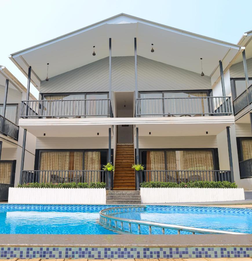 Oralia Resort Ashvem Beach ภายนอก รูปภาพ