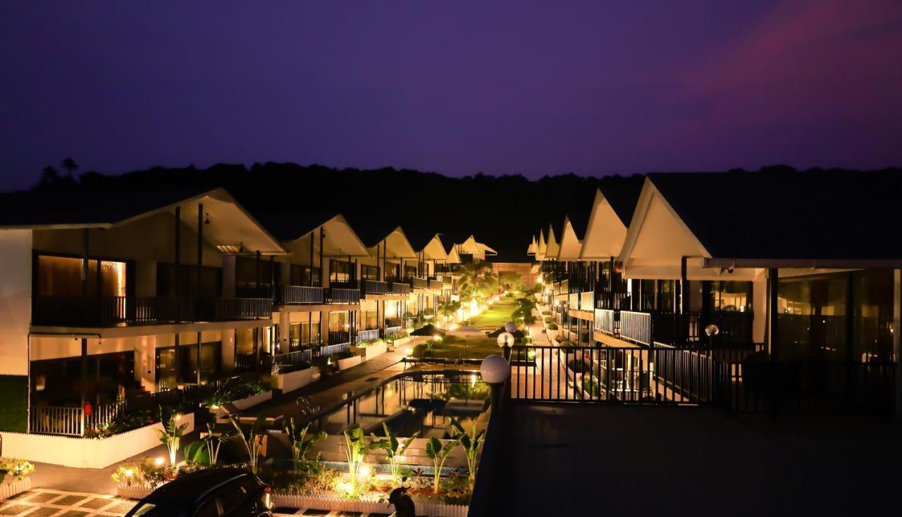 Oralia Resort Ashvem Beach ภายนอก รูปภาพ